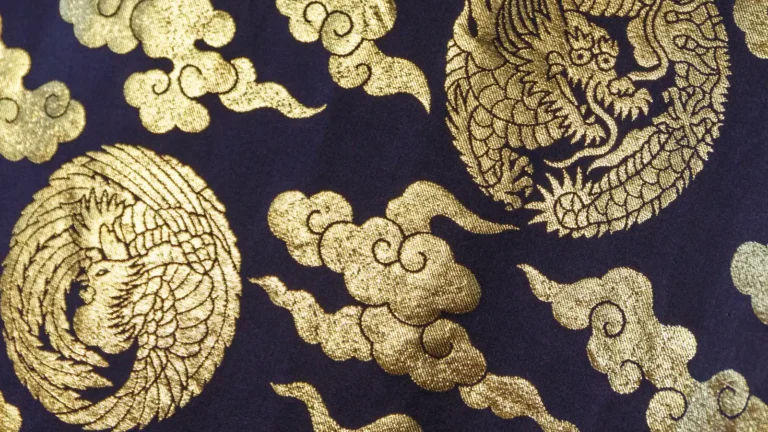 内陣を飾る戸帳の刺繍